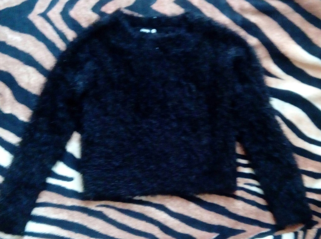 Puchaty czarny sweter XS
