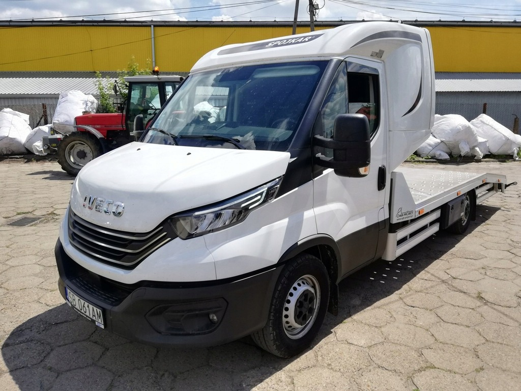 Iveco Daily 35S18 automat 180KM laweta