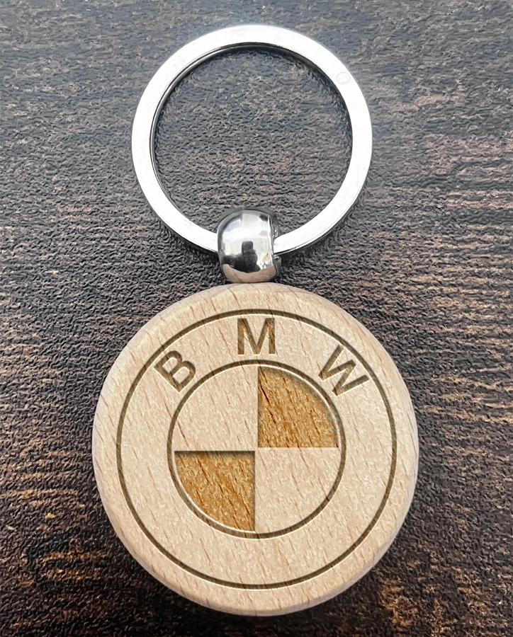 Drewniany brelok BMW