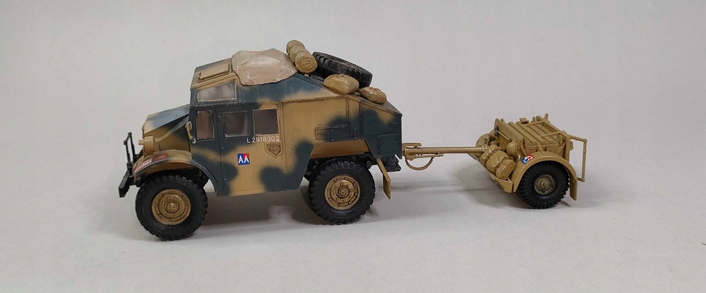 Quad Tractor z przyczepką 1/35 sklejony