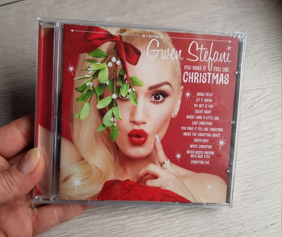 Gwen Stefani - You Make It Feel Like Christmas CD