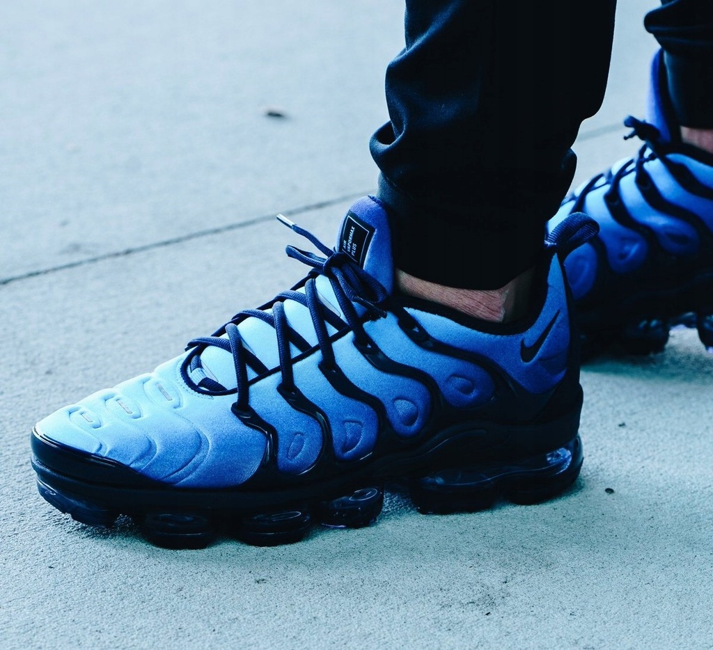 men vapor max plus black