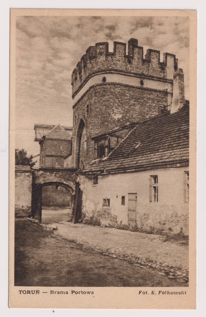 Toruń Brama Portowa 1950r. Fot .Falkowski k19