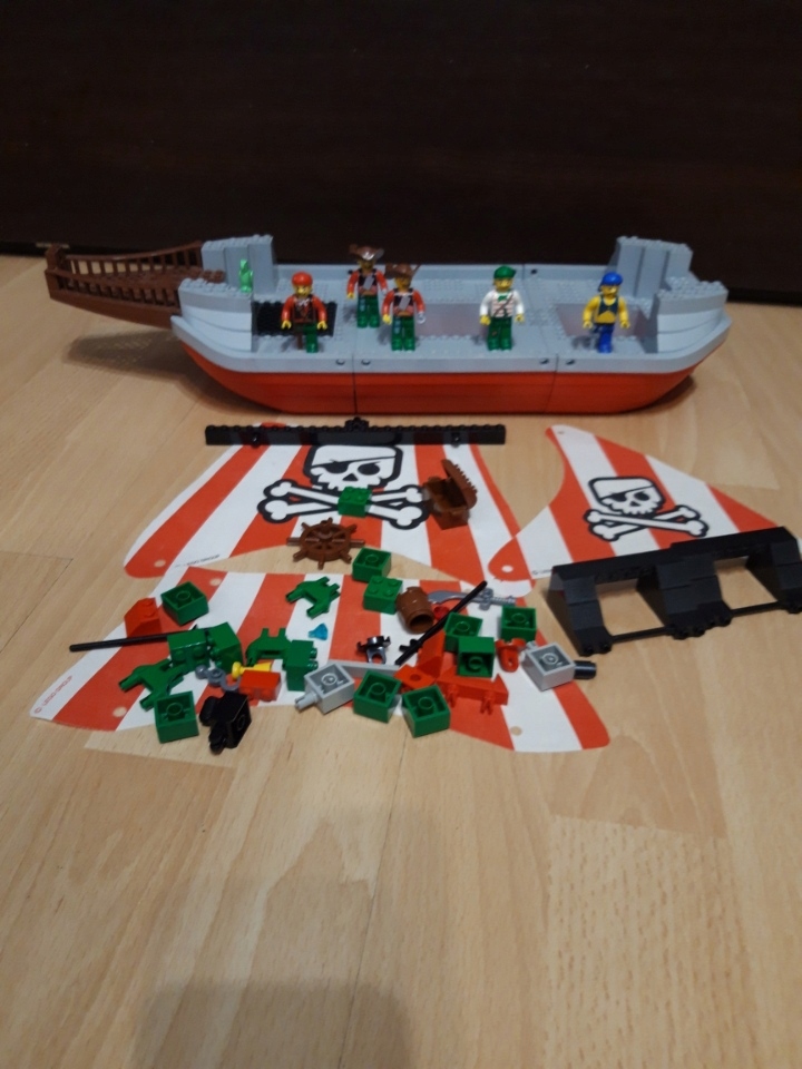 LEGO 4 Juniors 7075 - Captain Redbeard's Pirate Ship