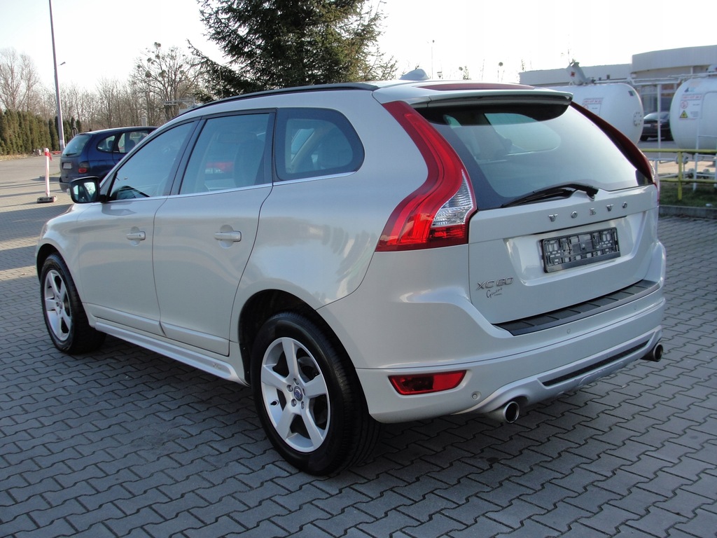 Купить VOLVO XC60 2012 2.4 AWD R-DESIGN ORIGINAL NAVI ALU: отзывы, фото, характеристики в интерне-магазине Aredi.ru