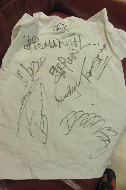 T-shirt z autografami AFROMENTAL i...