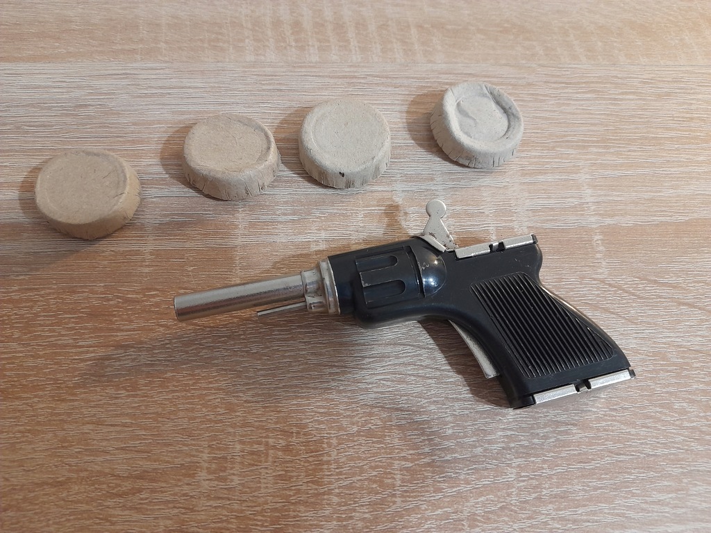 Pistolet kapiszonowy + kapiszony, PRL, z odpustu !