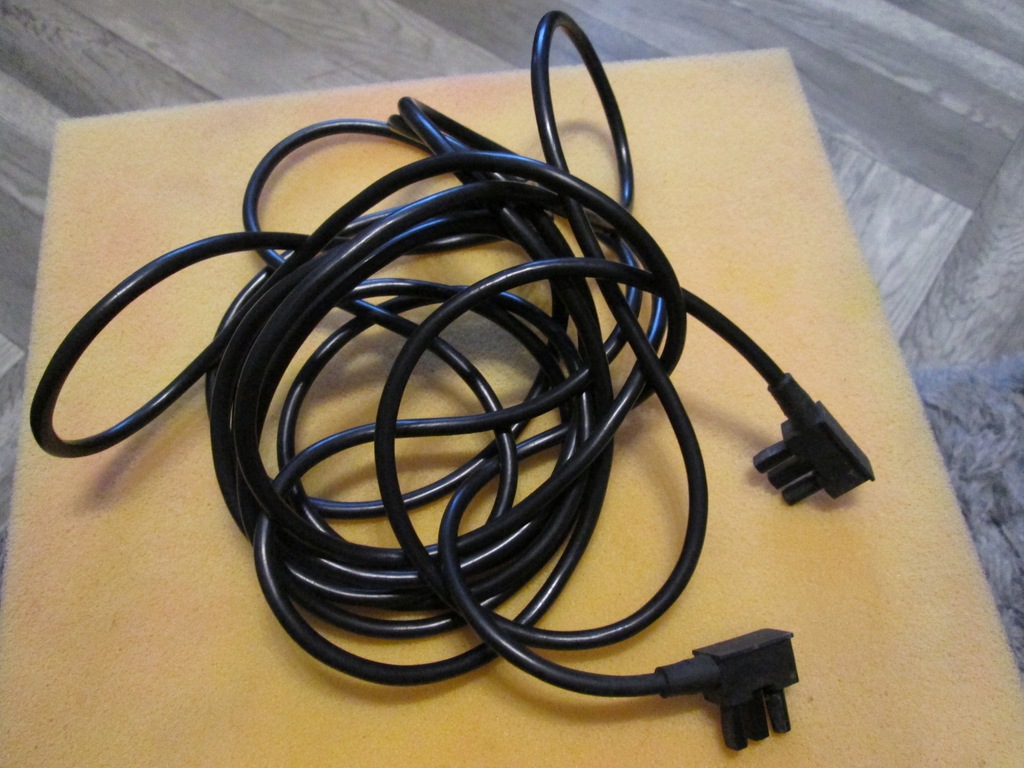 Kabel połączeniowy (zasilacz/lampa błyskowa)
