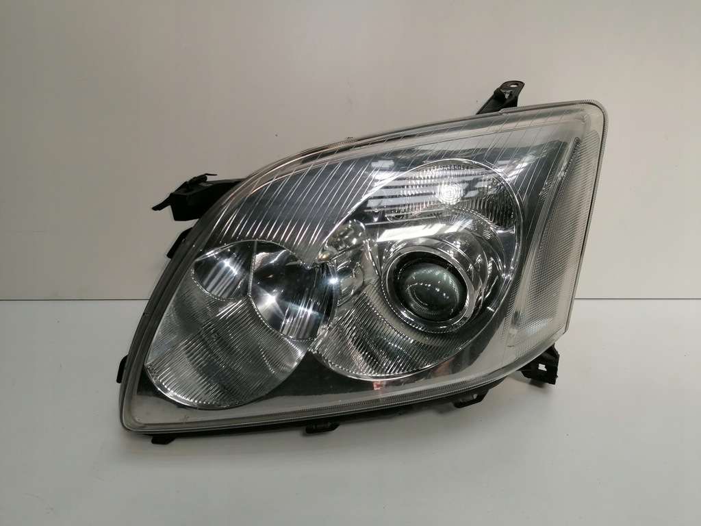 Lampa, reflektor przód lewy Toyota Avensis T25