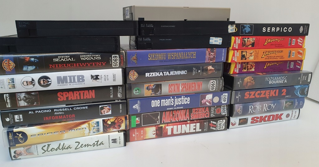 Zestaw kaset filmów VHS 25 sztuk