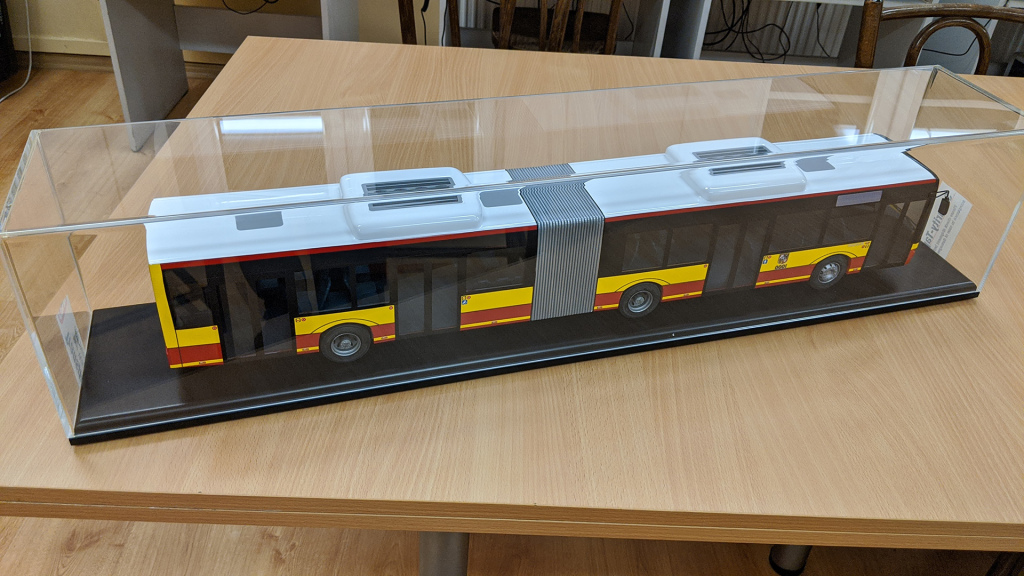 Drewniany model autobusu Solaris Urbino 18 1 24 2135793929 oficjalne archiwum Allegro