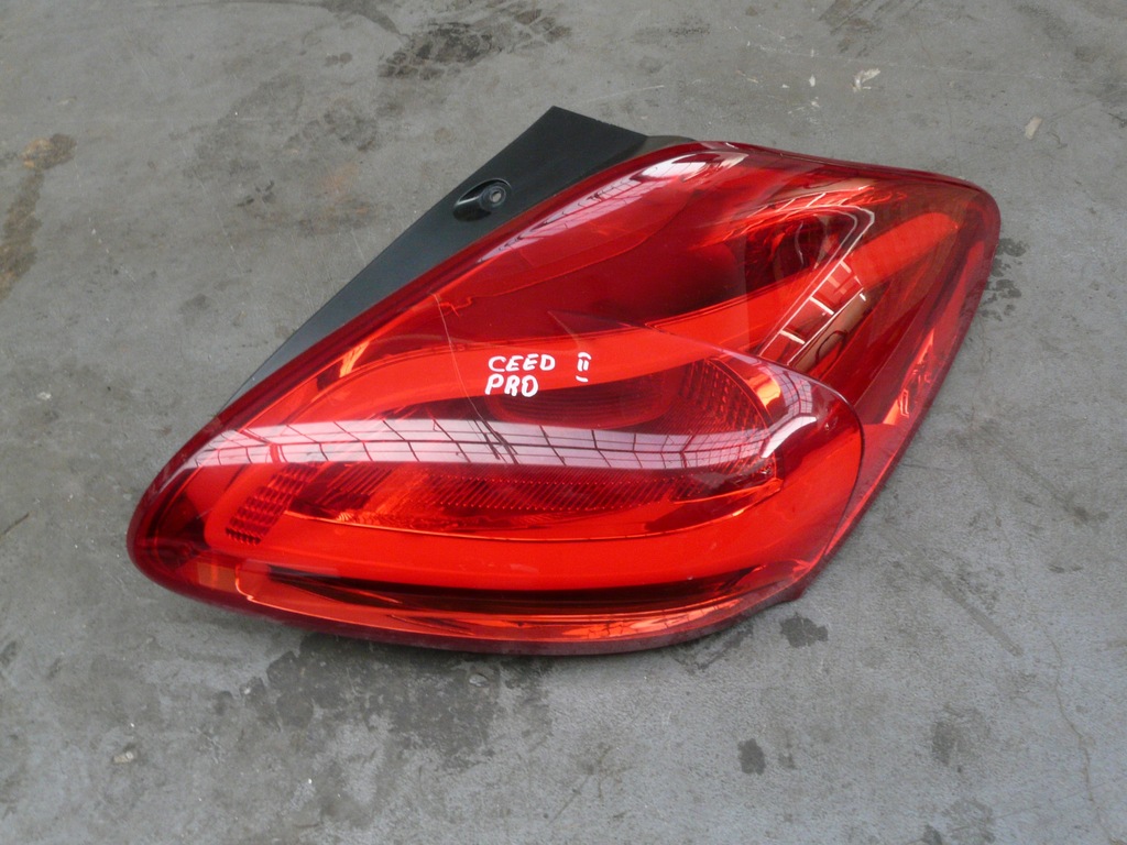 LAMPA PRAWA TYL KIA PRO CEED 2007