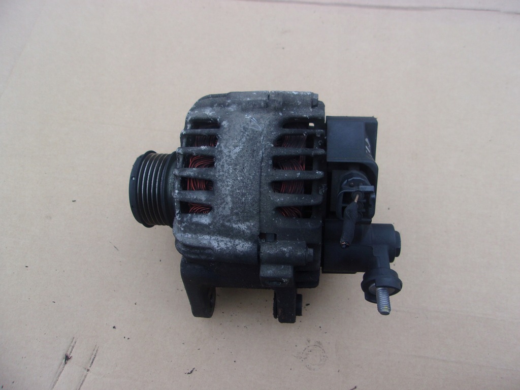 HYUNDAi i30 alternator valeo 373002A600 8826347888 oficjalne