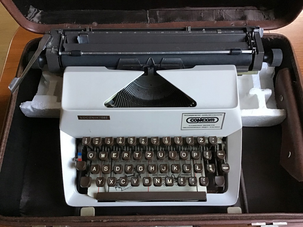 Maszyna do pisania ŁUCZNIK 1303 z walizką