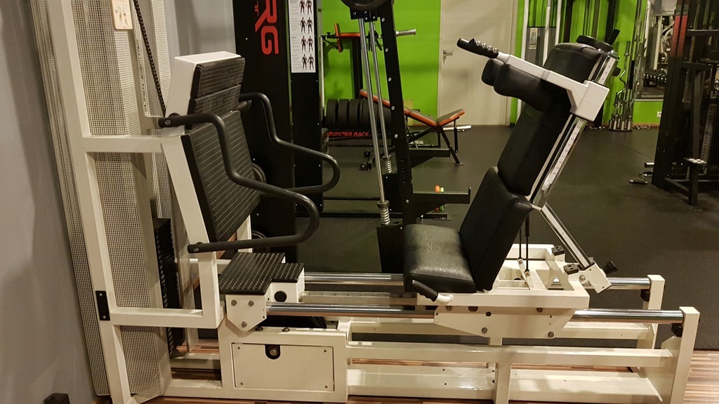 Leg Press Technogym - potężna suwnica na nogi.