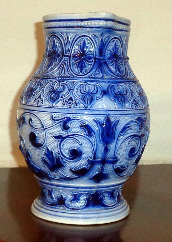 Dzban ceramiczny w ornamenty kwiatowe - sygnowany.