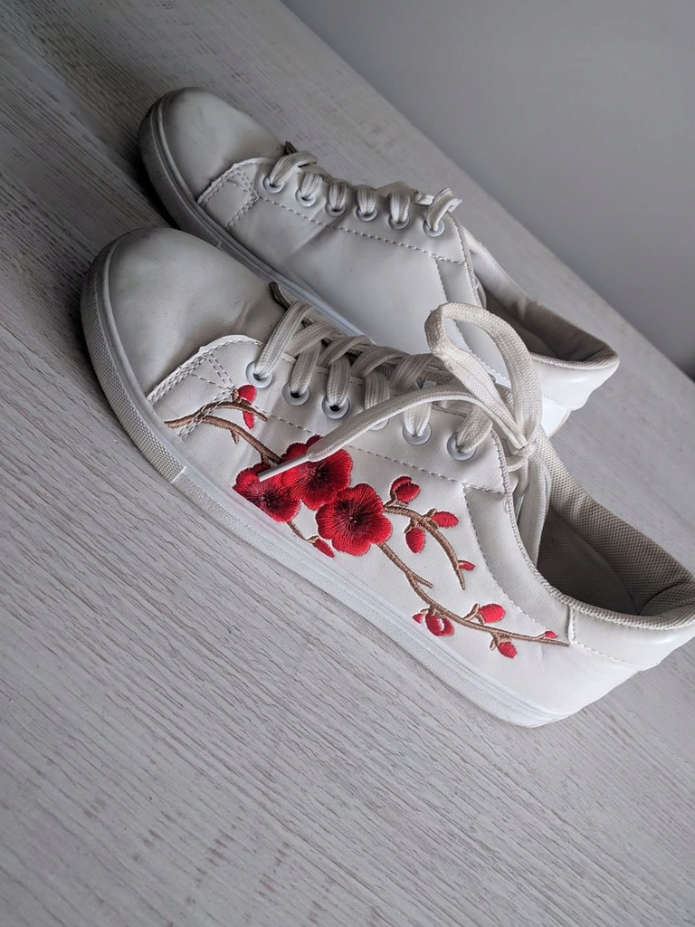 Buty damskie białe kwiaty 40 VICES