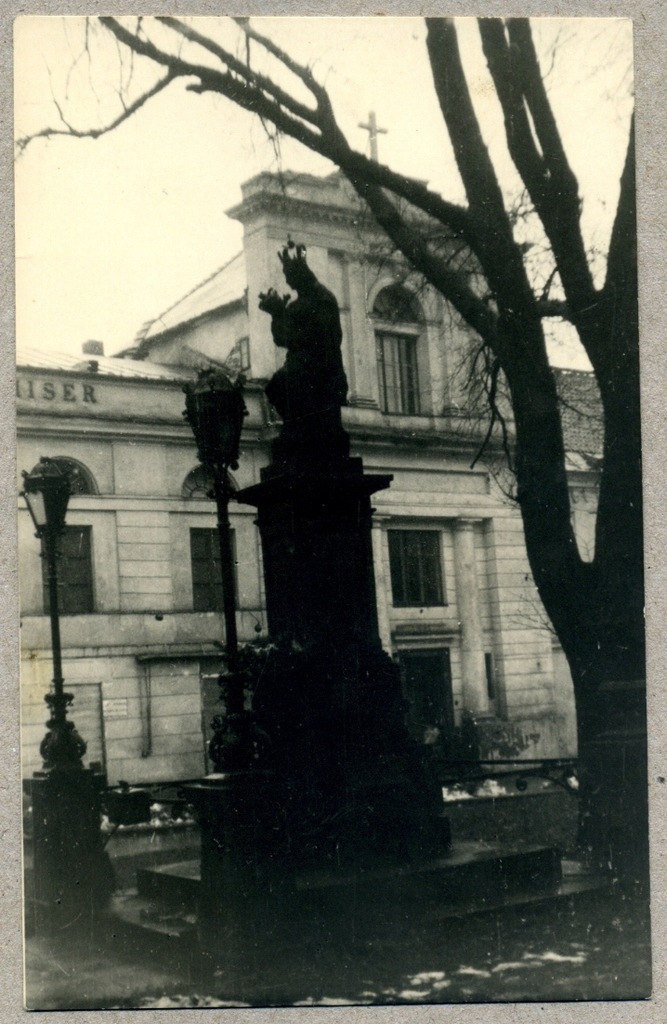 Warszawa. Figura Matki Boskiej Passawskiej. 1942r.