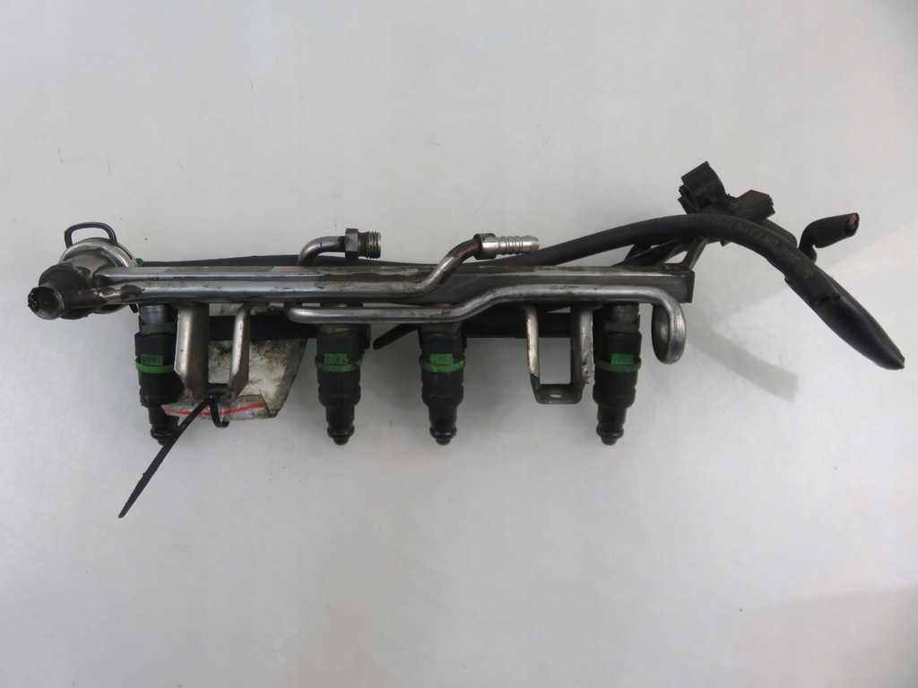 LISTWA WTRYSKOWA VW PASSAT B5 FL 2.0 06B906031A