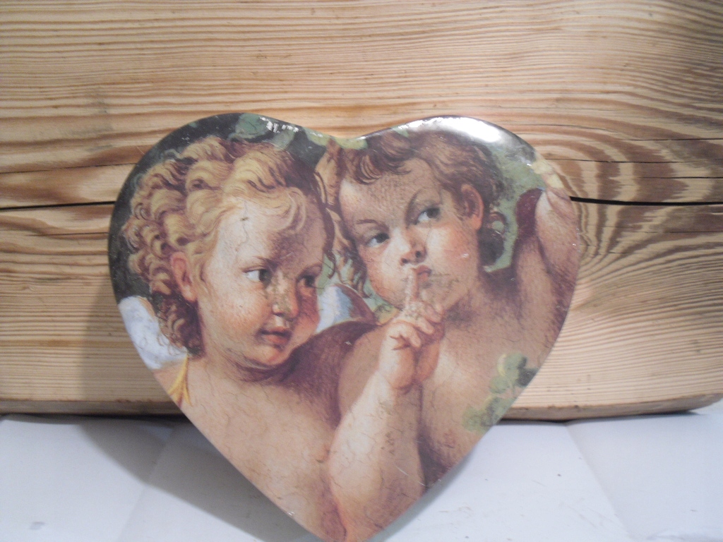 Pudełko pojemnik metalowy kształt serca z aniołkami POLECAM