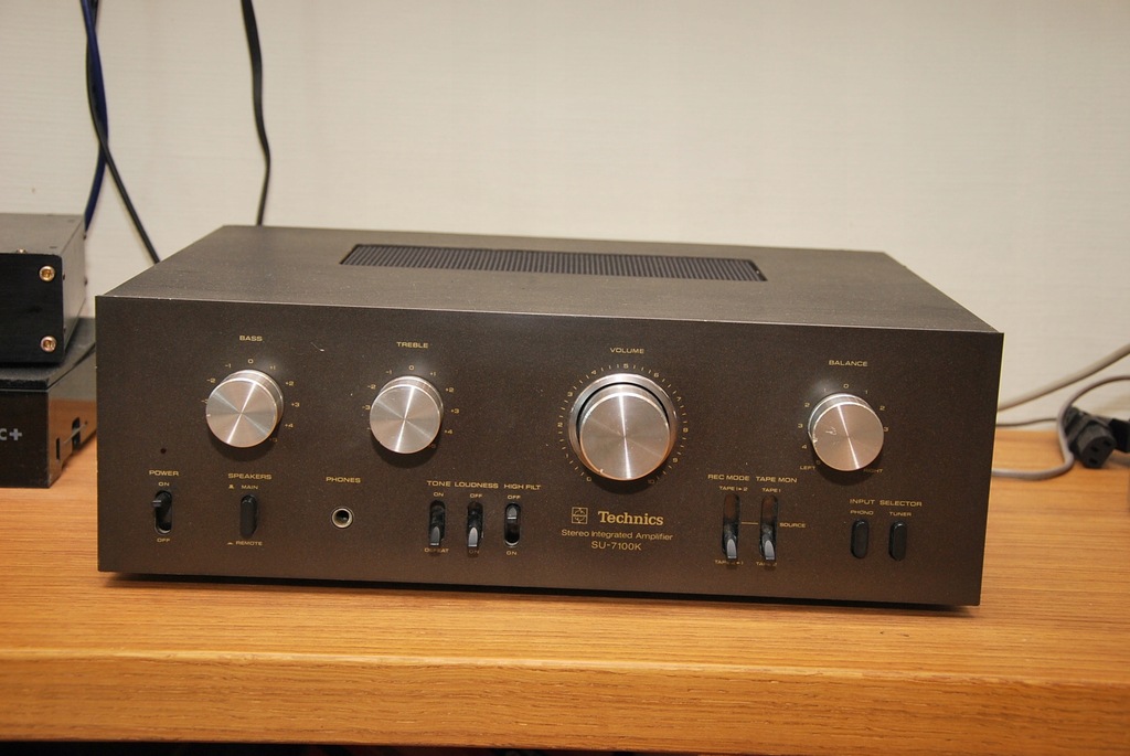 WZMACNIACZ TECHNICS SU-7100K
