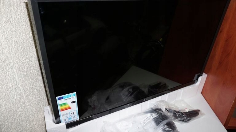 TELEWIZOR LG 32LJ50 32 CALE LED KOMPLET GWARANCJA