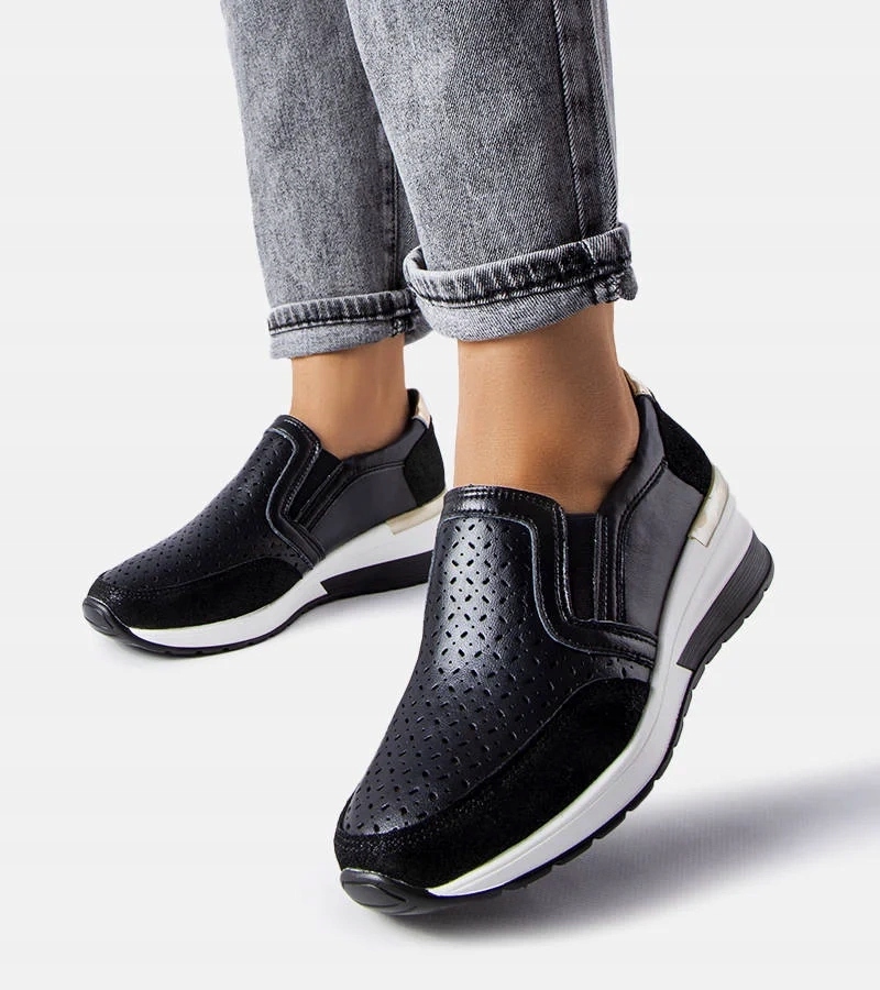 Czarne ażurowe sneakersy na koturnie Vernon rozmiar 38