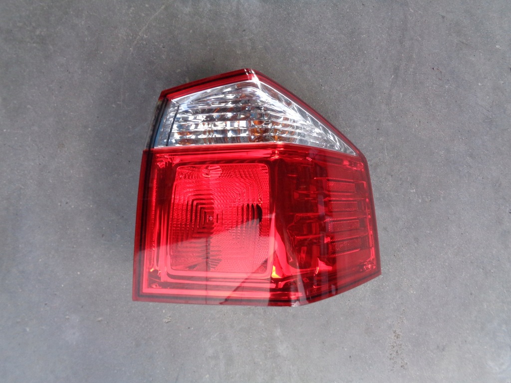 LAMPA TYL TYLNA PRAWA ŁADNA CHEVROLET ORLANDO 8113259550