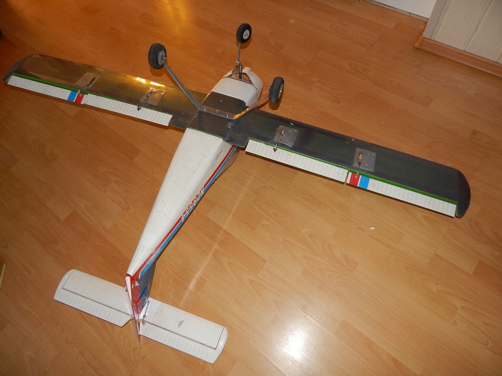 Model samolotu spalinowego TOMAHAWK 2