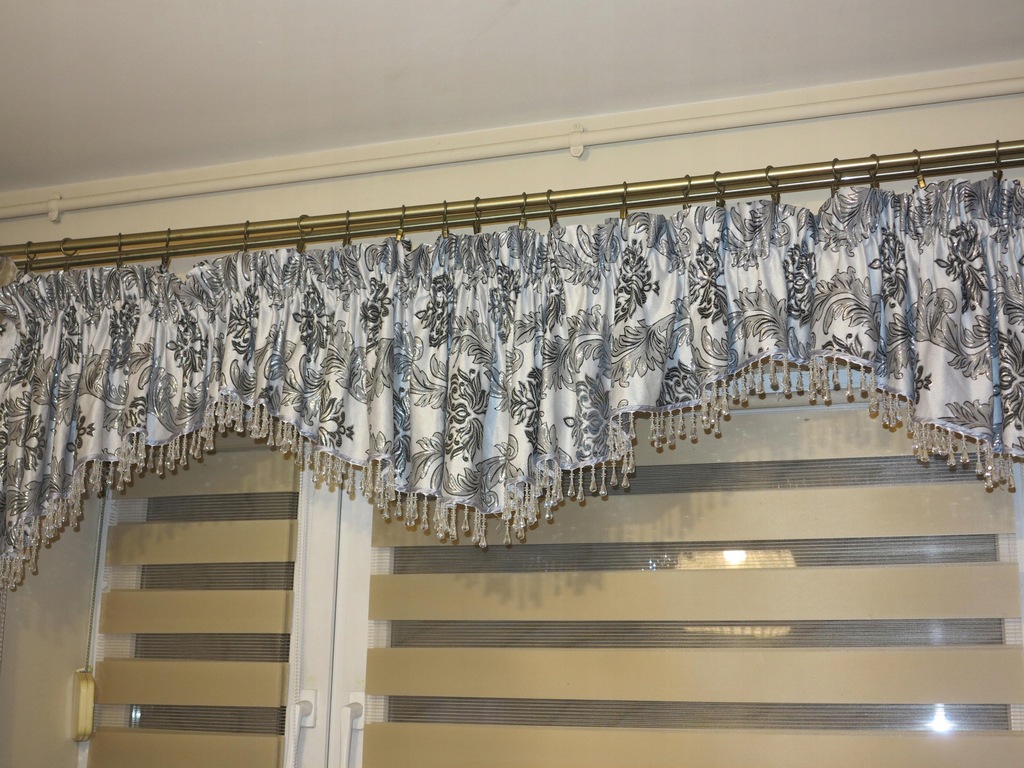 PIĘKNY DEKORACYJNY LAMBREKIN WZORY SREBRO/CZERŃ DŁUGIE KRZYSZTAŁKI