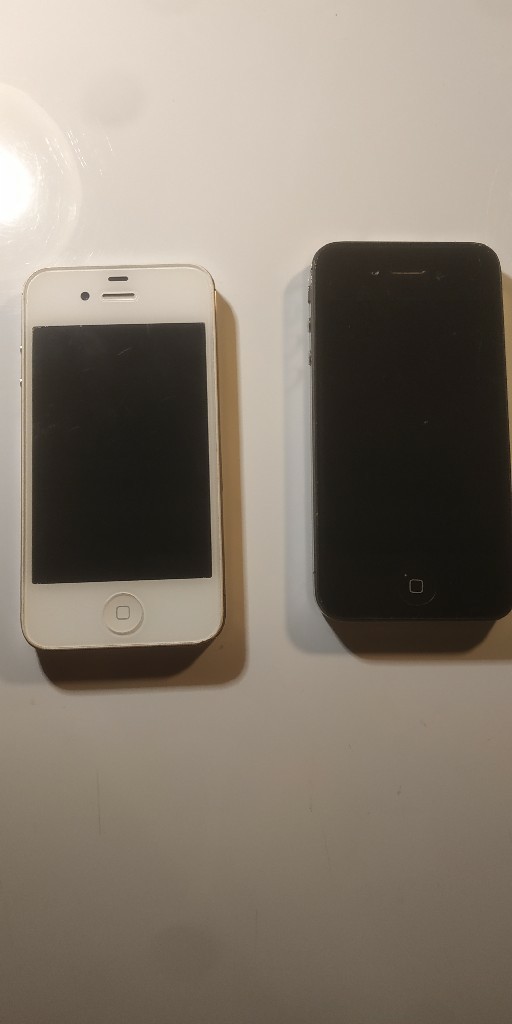 Iphone 4S 2sztuki + dodatki