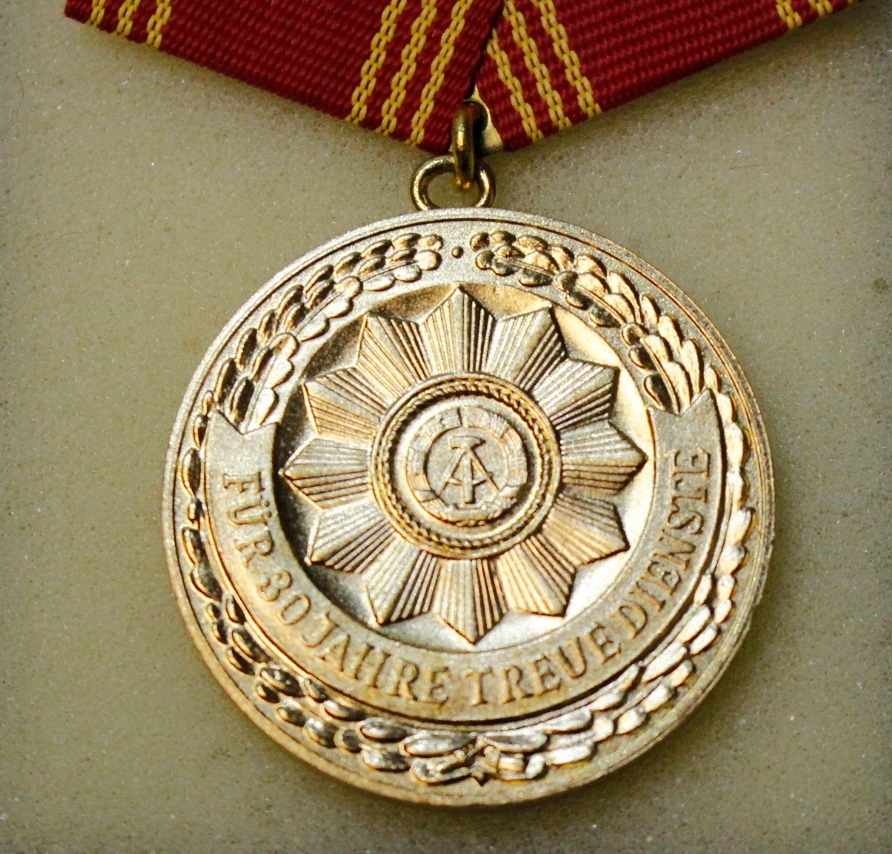 Купить Золотая медаль Народной полиции ГДР за 30 лет службы: отзывы, фото, характеристики в интерне-магазине Aredi.ru