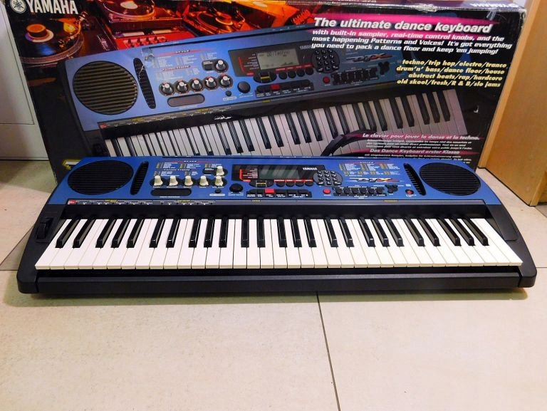 YAMAHA PSR-D1 DJX シンセサイザー キーボード ヤマハ YAMAHA PSR-D1