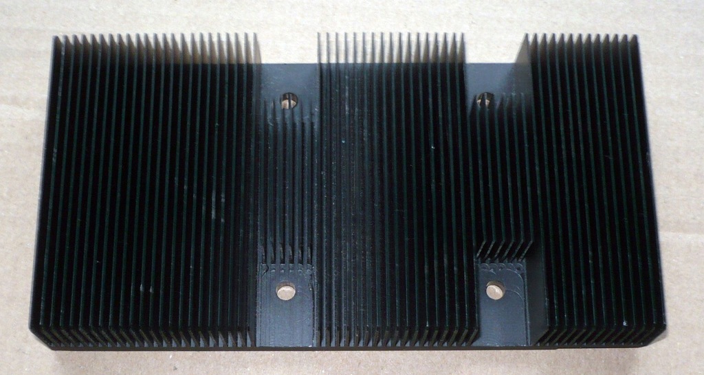 Radiator aluminiowy czarny-16 cm x8,5 cm x2,4 cm.