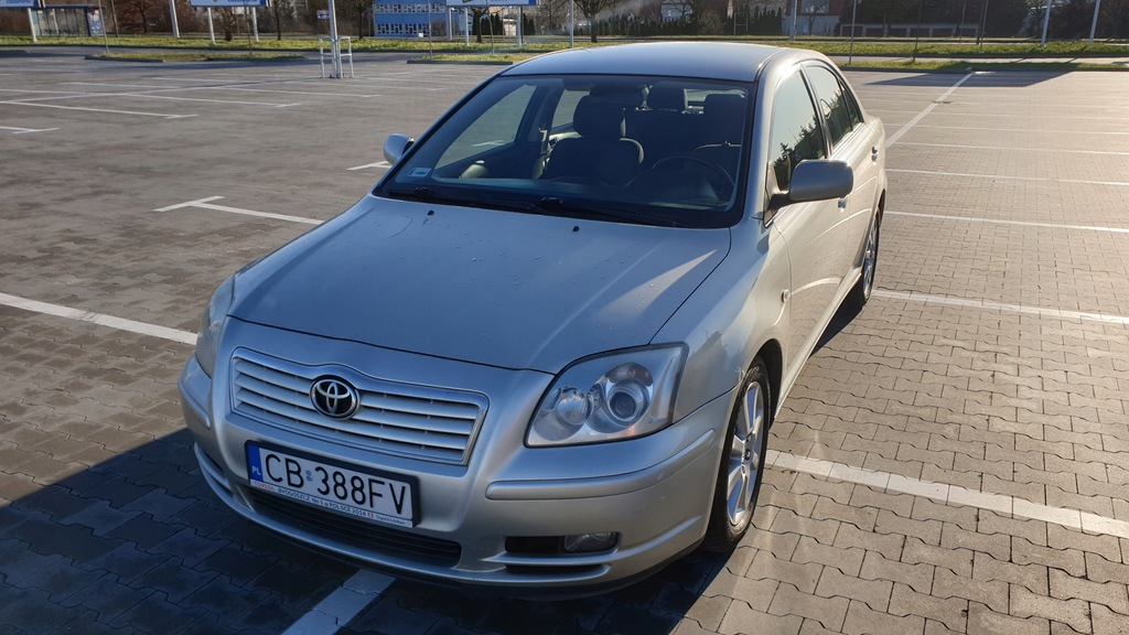 Toyota Avensis Sedan T25 2.0 D-4D + Komplet opon