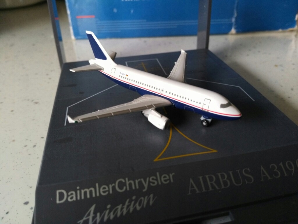 Купить Модель самолета Airbus 319 Daimler Chrys1-500 Herpa: отзывы, фото, характеристики в интерне-магазине Aredi.ru