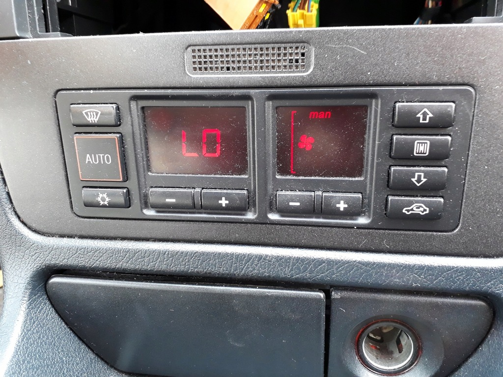 PANEL NAWIEWU KLIMATRONIK AUDI A4 B5