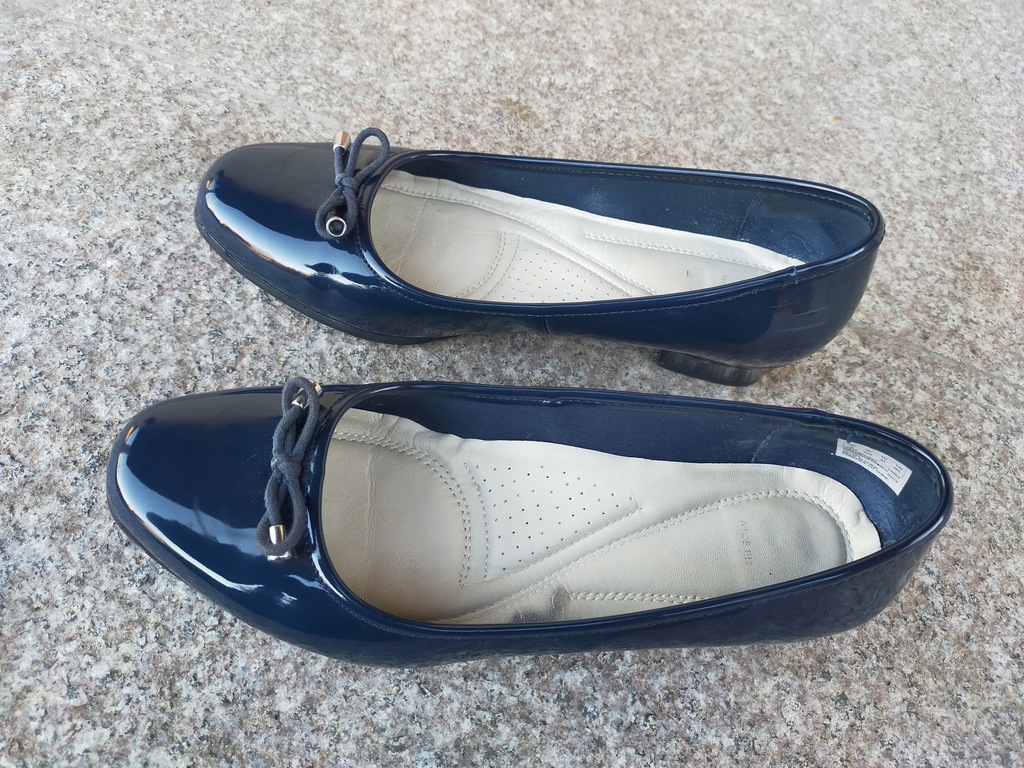 CLARKS nr 42/8 wygodne szerokie granatowe czółenka