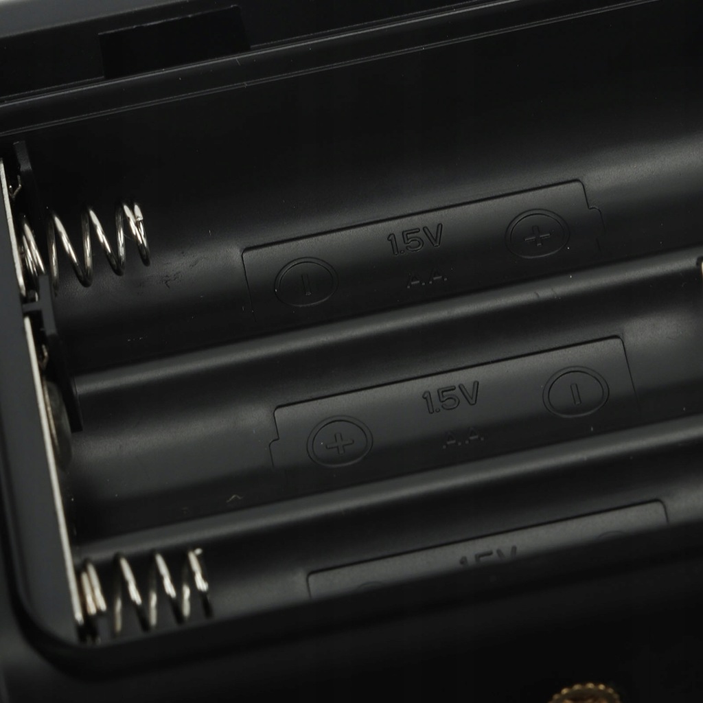 INTELIGENTNE AUTOMATYCZNE DRZWI DO KURNIKA DRZWI