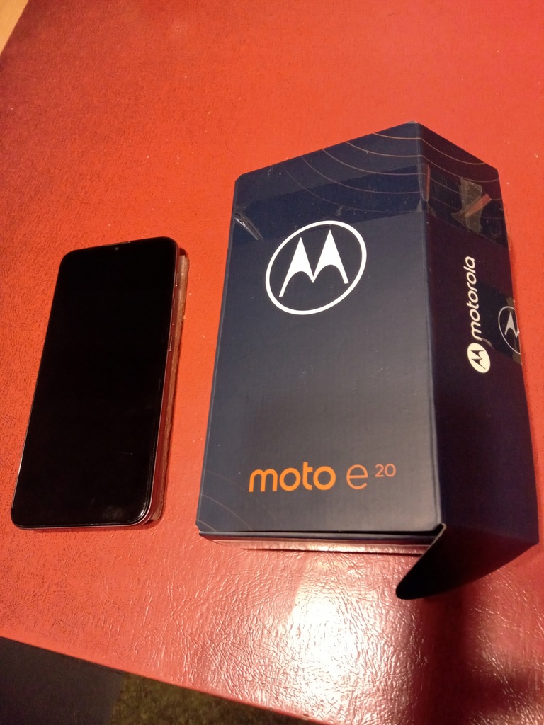 Smartfon Motorola Moto E20 2 GB / 32 GB 4G (LTE) szary