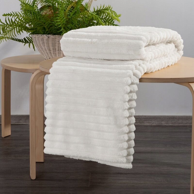 KOC NARZUTA NA ŁÓŻKO D91 SOFT 170x210 CM BIAŁY