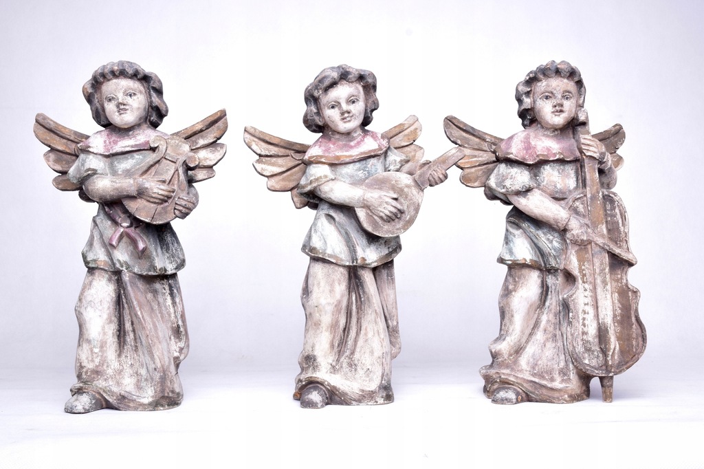 Trzy anioły stojące rzeźba drewno 32 cm