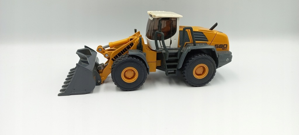 1:50 SIKU 3533 ŁADOWARKA FADROMA LIEBHERR 580