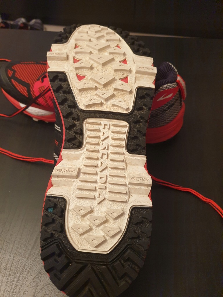 brooks cascadia peretti