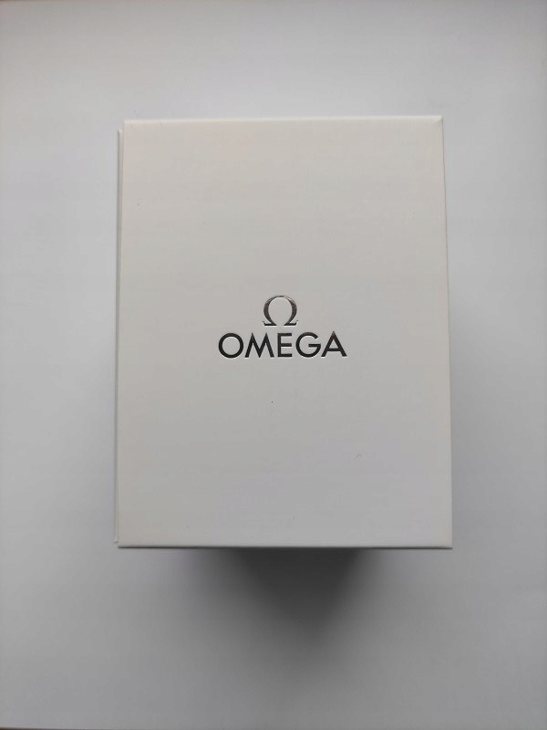 Etui / pudełko na zegarek firmy Omega.