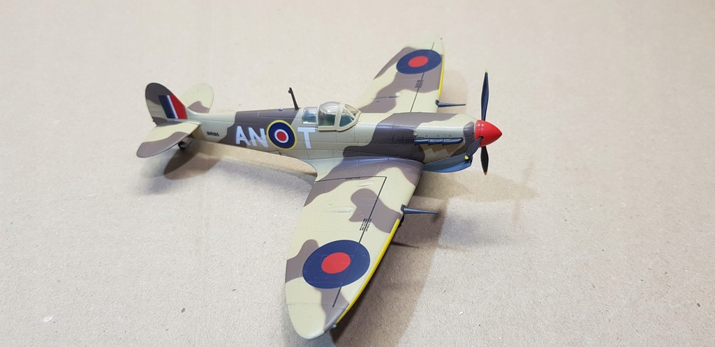 Spitfire MK V.Easy Model 37216 Platinum Collection