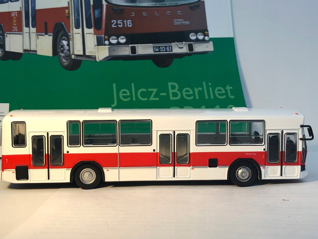 Kultowe auto prl-u Jelcz-Berliet PR 110 1:72 E738