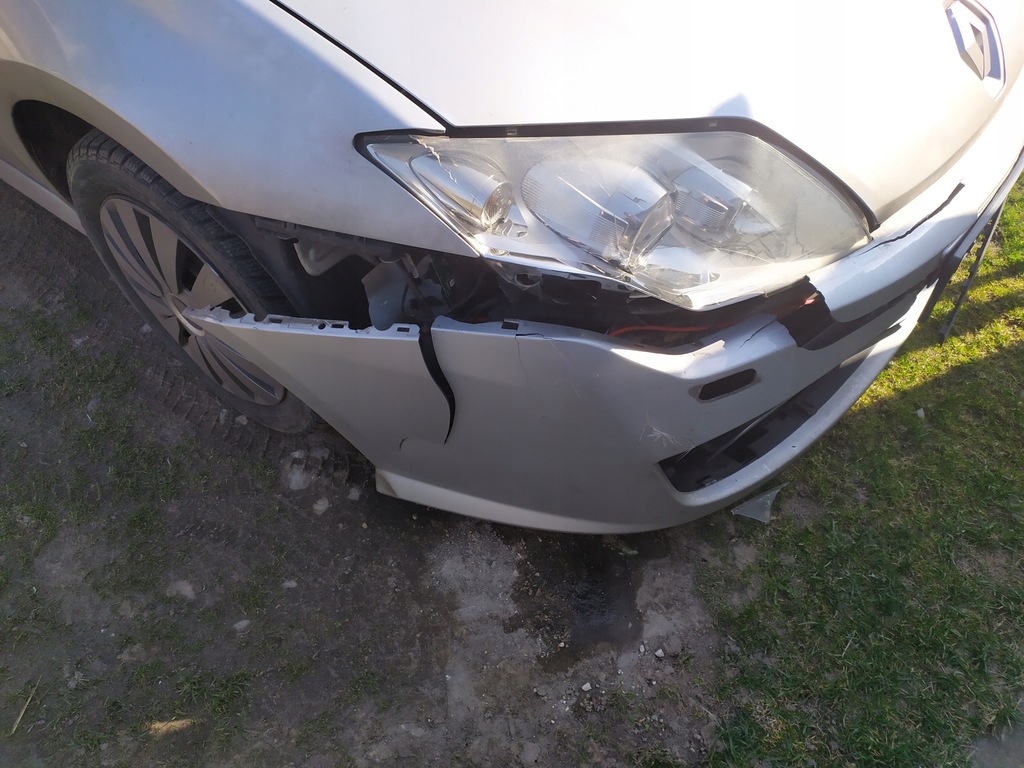 Renault Laguna III po stłuczce na parkingu 9163805530