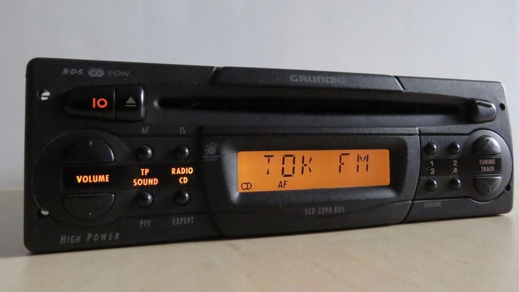 RADIO CD GRUNDIG MERCEDES BENZ W124 W210 ML W202