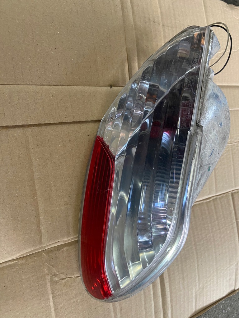 Lampa tył lewa piaggio MP3 06-13 bdb stan